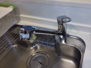 新潟キッチン取付け隊　浄水器一体水栓の取替　施工前